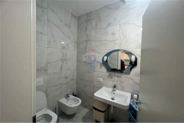 Tirane, shitet apartament 1+1+BLK Kati 8, 57 m² 119.000 Euro/m2 (Ish parku autobuzave)