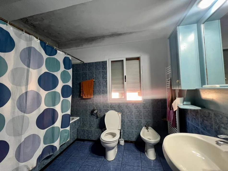 Korce, shitet shtepi 3+1+Ballkon Kati 2, 220 m² 1.650.000 € (Rrug Koli Ceku - Korce)
