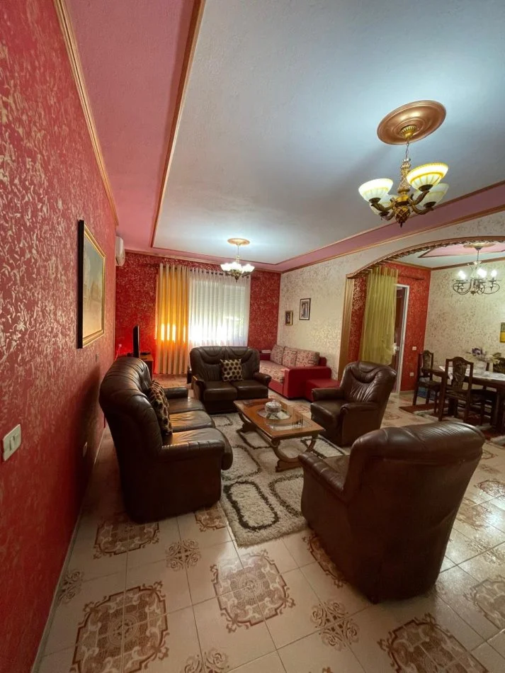 Tirane, shitet apartament 2+1+Ballkon Kati 3, 132 m² 290.000 € (ramazan demneri)