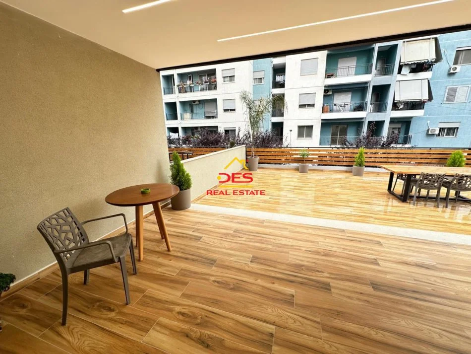 Vlore, jepet me qera apartament 1+1+Ballkon Kati 2, 80 m² 550 € (Rruga Çajupi)