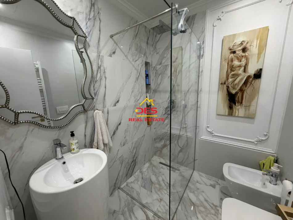 Vlore, shitet apartament 1+1+Ballkon Kati 2, 48 m² 100.000 € (Rruga Pelivan Leskaj)