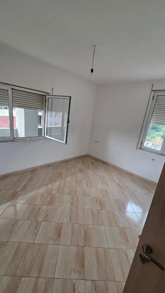 Tirane, shitet apartament 2+1 Kati 3, 116 m² 165.000 € (Pranë Amerikan 3)