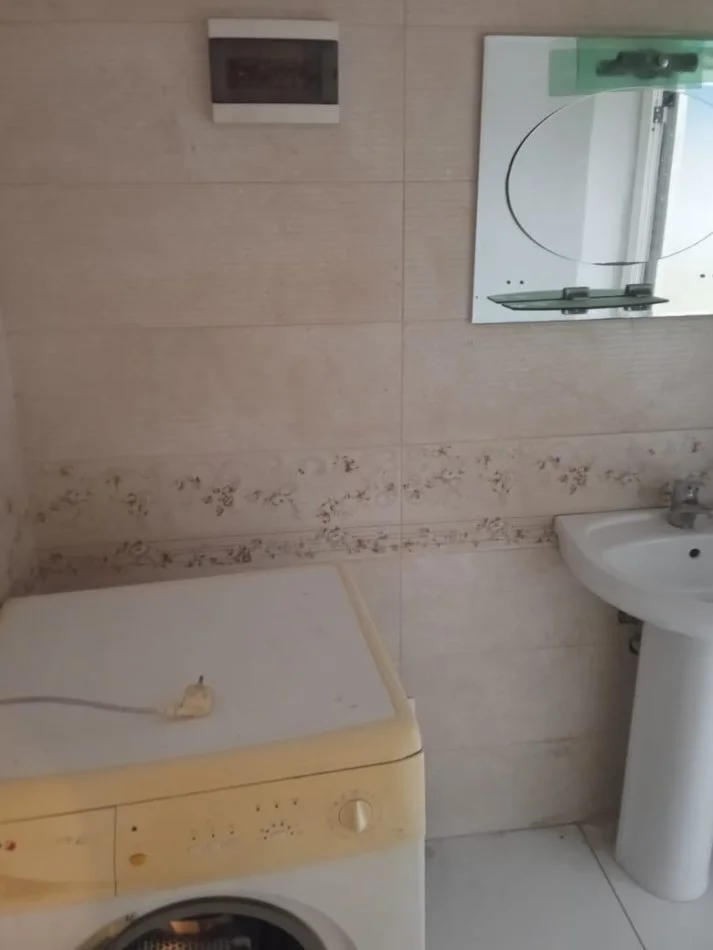 Tirane, jepet me qera apartament 1+1 Kati 0, 60 m² 250 € 