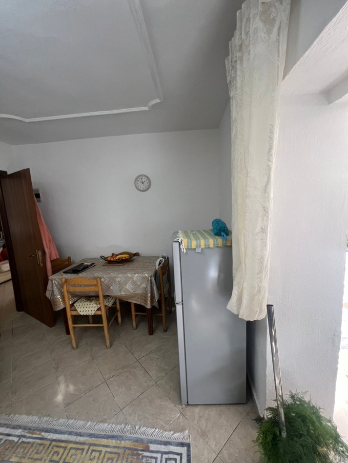 Tirane, jepet me qera apartament 2+1 Kati 1, 85 m² 750 € (Oxhaku)