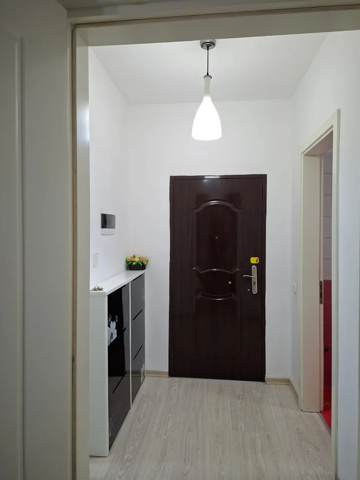 Tirane, jepet me qera apartament 2+1 Kati 4, 450 € (Bulevardi Migjeni, ngjitur me grand galery)