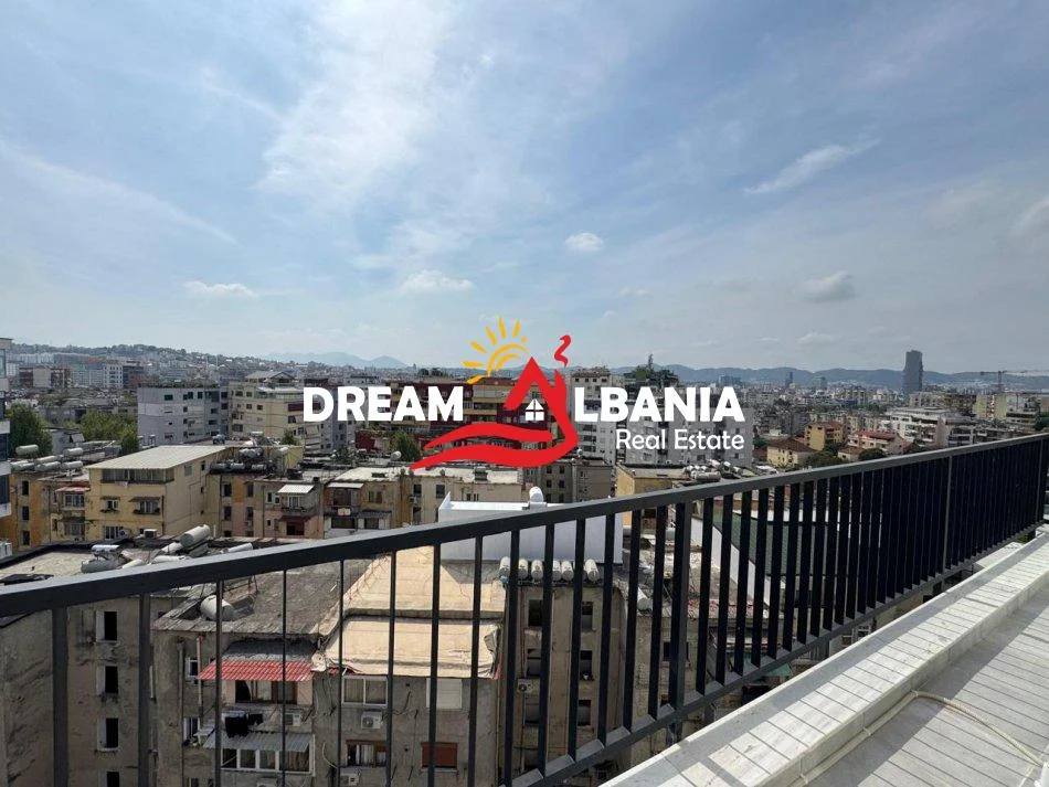 Tirane, jepet me qera 2+1 Kati 7, 105 m² 700 € (Berryli)