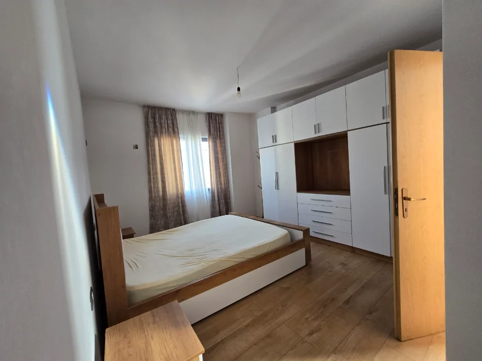 Tirane, shitet apartament 2+1+Aneks+Ballkon Kati 9, 96 m² 220.000 € (rruga mine peza)