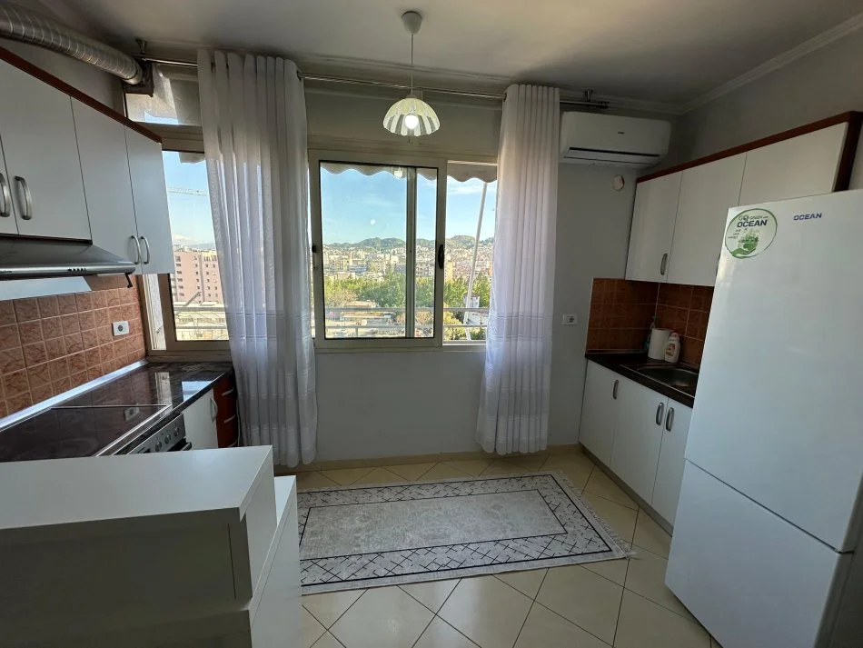 Tirane, jepet me qera apartament 1+1 , 65 m² 500 € (Rruga e kavajes)