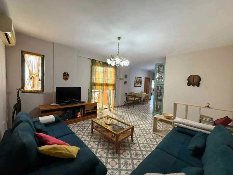 Tirane, jepet me qera apartament 2+1 Kati 6, 110 m² 650 € 