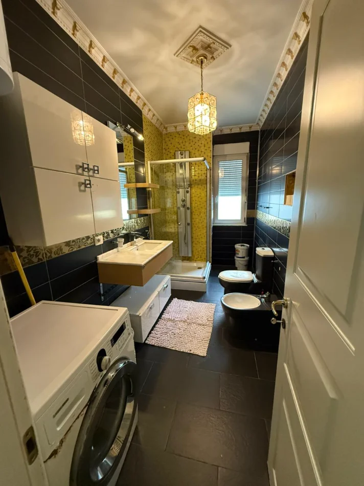 Tirane, jepet me qera apartament 2+1 Kati 3, 110 m² 800 € (Përballë Toptanit)