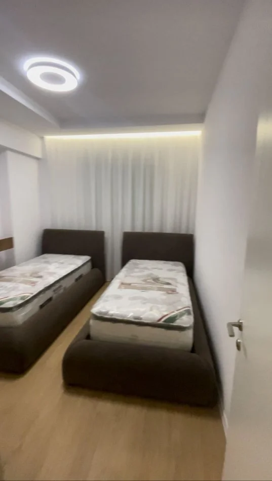 Tirane, jepet me qera apartament 2+1 Kati 1, 98 m² 1.000 € 