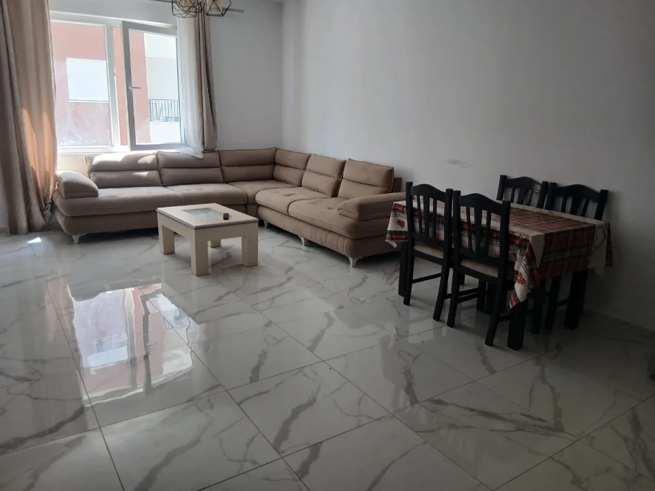 Tirane, jepet me qera 1+1+Ballkon Kati 3, 65 m² 40.000 € (Rruga alesandria)