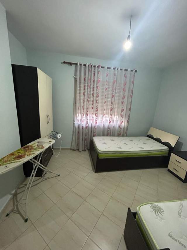 Tirane, jepet me qera apartament 2+1+BLK Kati 10, 116 m² 600 Euro (rruga Panorama)