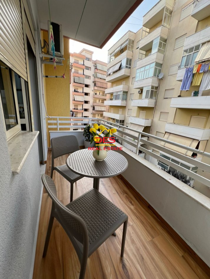 Vlore, jepet me qera apartament 1+1+Ballkon Kati 3, 70 m² 400 € (Rruga Gjergj Arianiti)