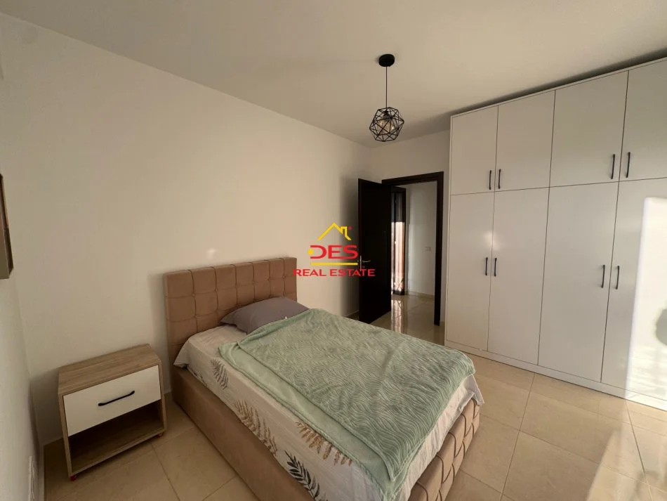 Vlore, jepet me qera apartament 2+1+Ballkon Kati 5, 120 m² 800 € (Rruga Çamëria)