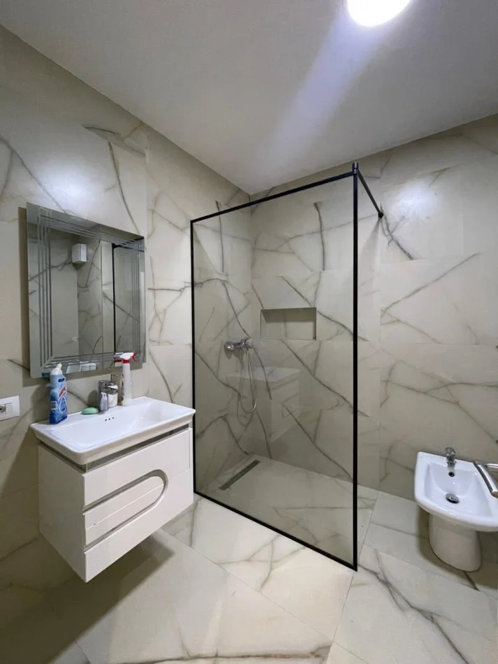 Tirane, shitet apartament 1+1 Kati 4, 75 m² 165.000 € (Komuna e Parisit)