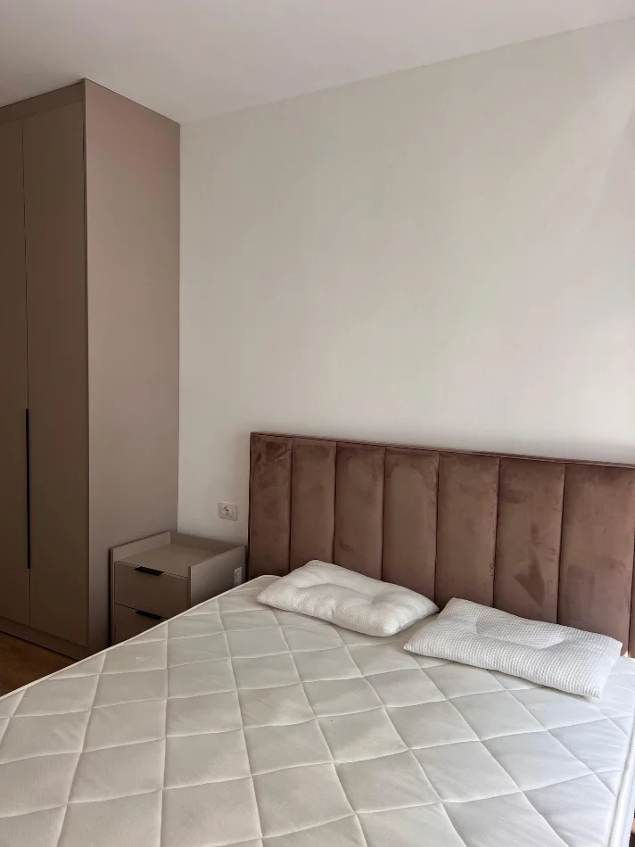 Tirane, jepet me qera 2+1 , 