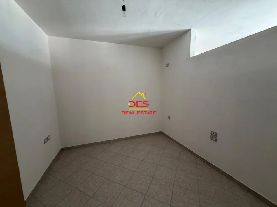 Vlore, shitet apartament 2+1+Ballkon Kati 3, 88 m² (Rruga Sazani)
