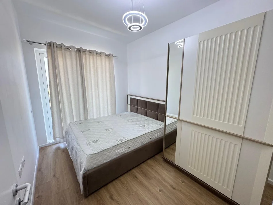 Tirane, jepet me qera apartament 1+1 Kati 2, 63 m² 450 € (Rezidenca OxA)