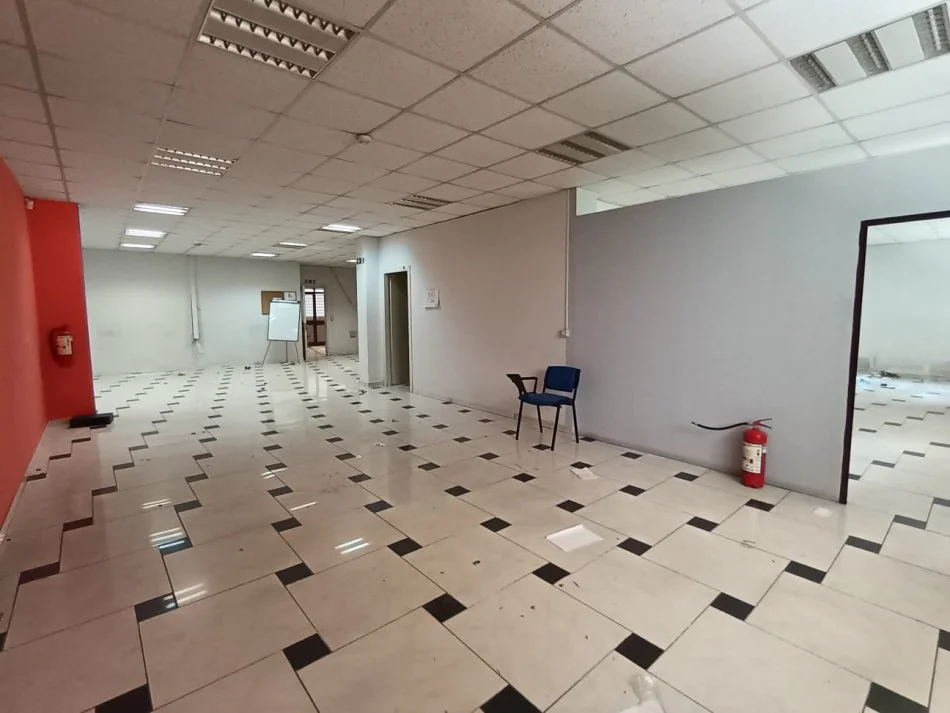 Tirane, jepet me qera ambjent biznesi Kati 1, 3.000 € (Rruga e Elbasanit)