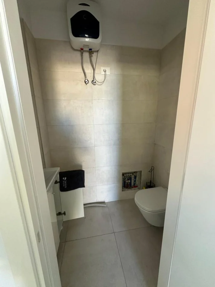 Tirane, jepet me qera zyre Kati 0, 33 m² 500 € (Rr Sulejman Delvina)