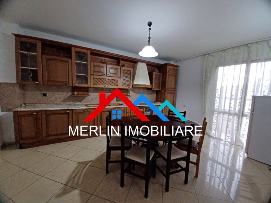 Tirane, jepet me qera apartament 2+1 Kati 1, 120 m² 400 € (RRUGA KAHRAMAN YLLI)