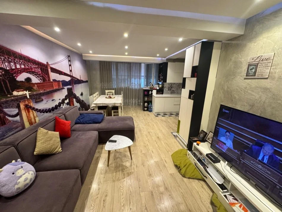 Tirane, jepet me qera apartament 3+1+Ballkon Kati 2, 130 m² 750 € (Vasil Shanto)