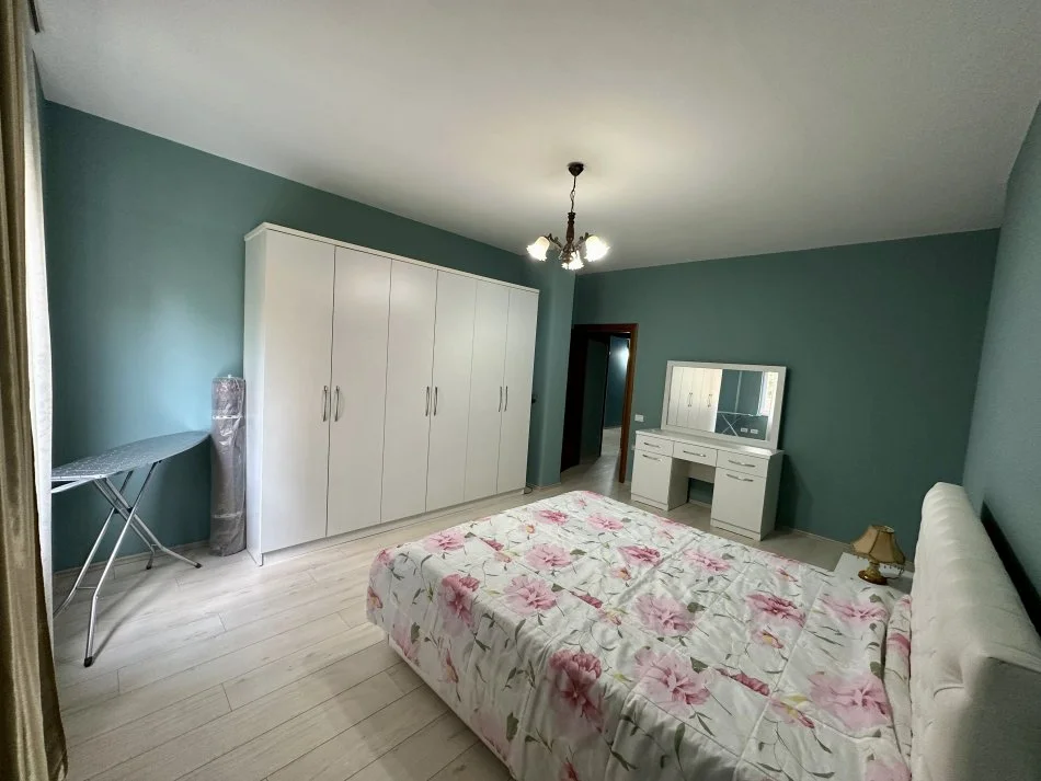 Tirane, jepet me qera apartament 2+1+Ballkon Kati 3, 61 m² 550 € (Rruga e Elbasanit, Prane Piceri Laguna)