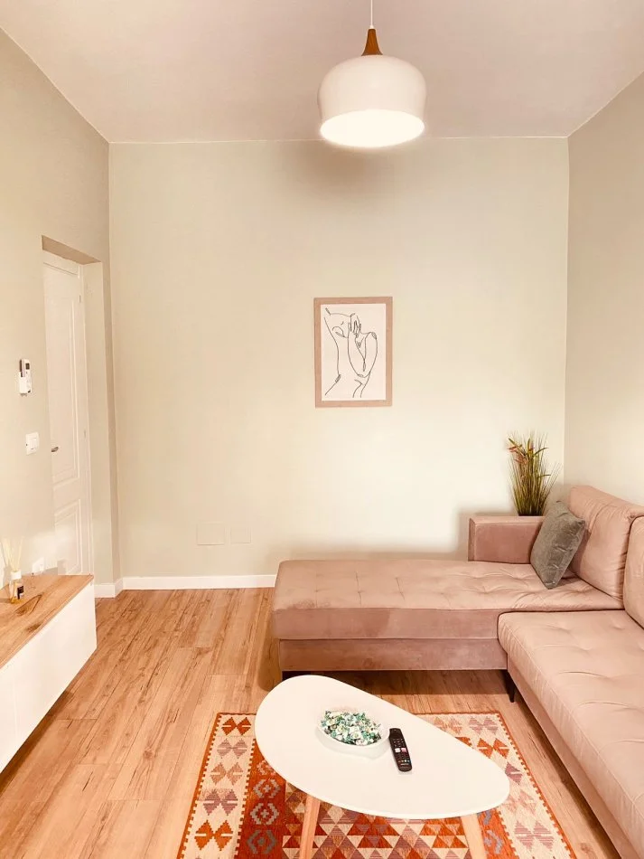 Tirane, jepet me qera apartament 2+1 Kati 3, 90 m² 650 € (Ambasada Amerikane)