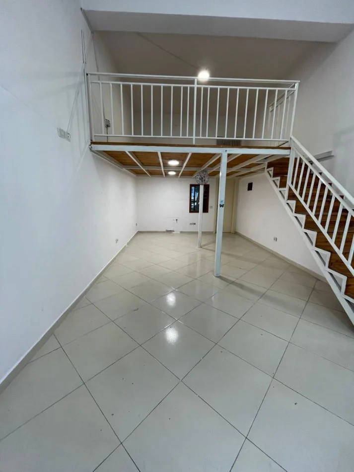 Tirane, jepet me qera ambjent biznesi Kati 0, 55 m² 350 € (Rrethrrotullimi Astirit)