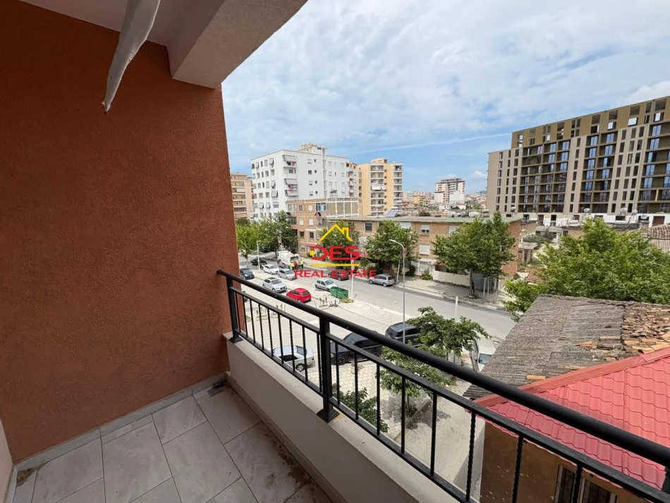 Vlore, shitet apartament 2+1+Ballkon Kati 4, 85 m² 144.500 € (Rruga Pelivan Leskaj)