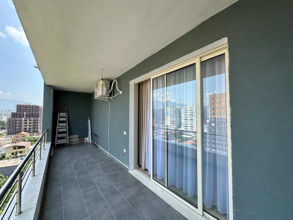 Tirane, jepet me qera apartament 2+1 Kati 2, 103 m² 550 € 