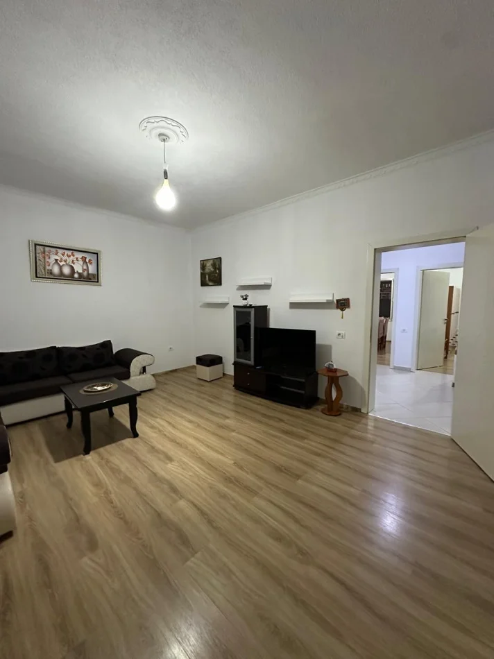 Tirane, jepet me qera apartament 2+1 Kati 0, 400 € (Rruga Osma)