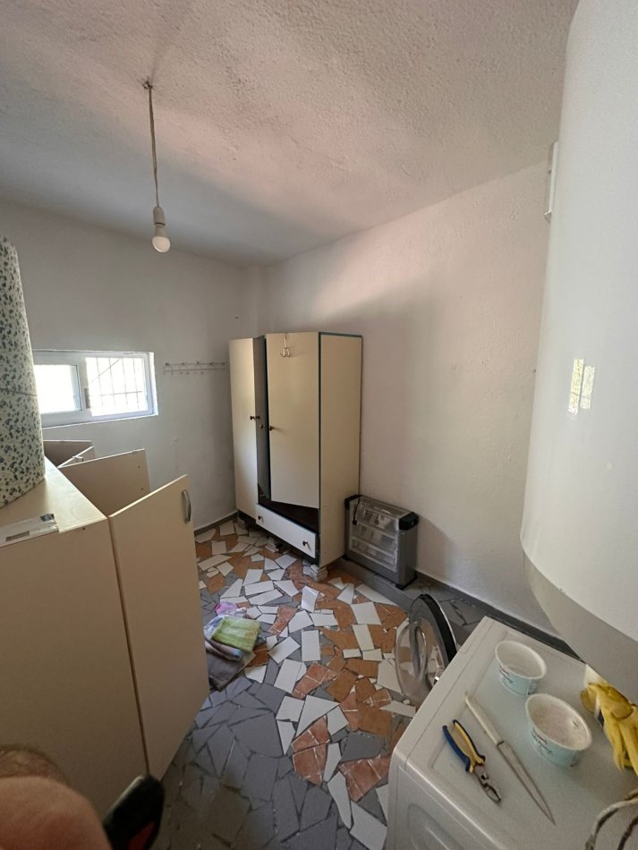 Tirane, jepet me qera apartament 1+1 Kati 1, 100 m² 350 € (Babrru)