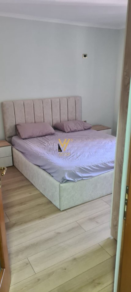 Tirane, jepet me qera apartament 1+1+Ballkon Kati 4, 50 m² 400 € (ALI DEMI)