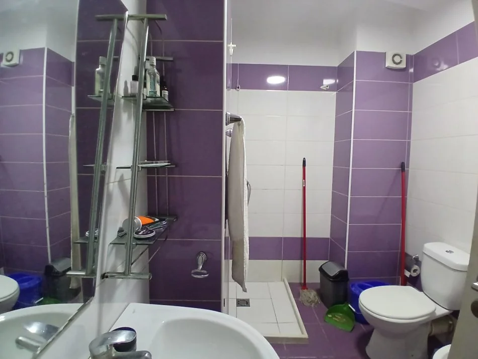 Tirane, jepet me qera apartament 1+1+Ballkon Kati 3, 63 m² 550 € 