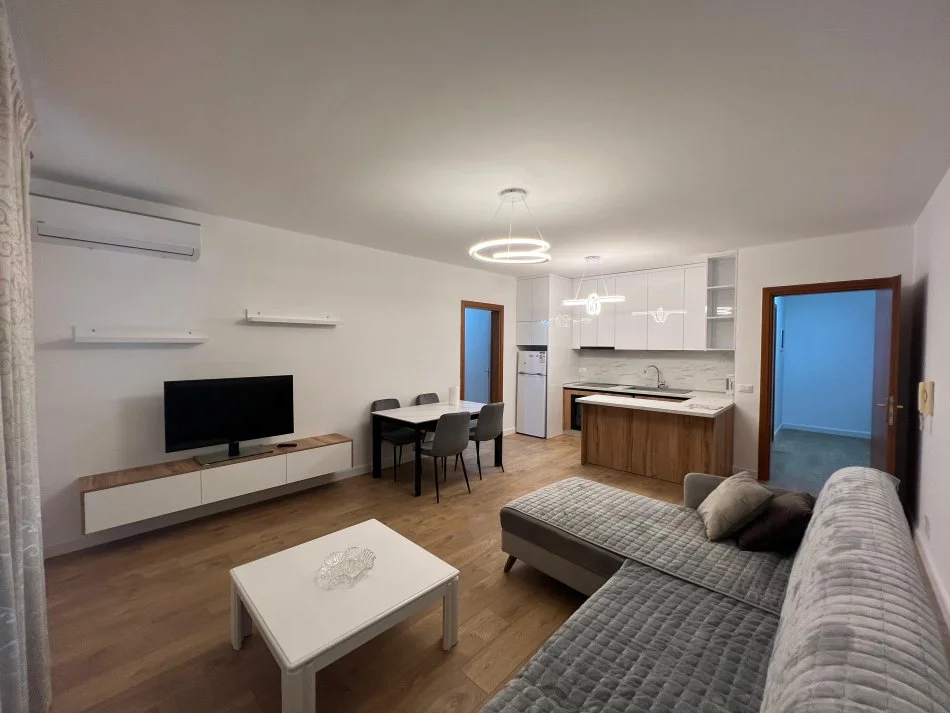 Tirane, jepet me qera apartament 2+1 Kati 6, 120 m² 800 € (Prane Deliorgjit)