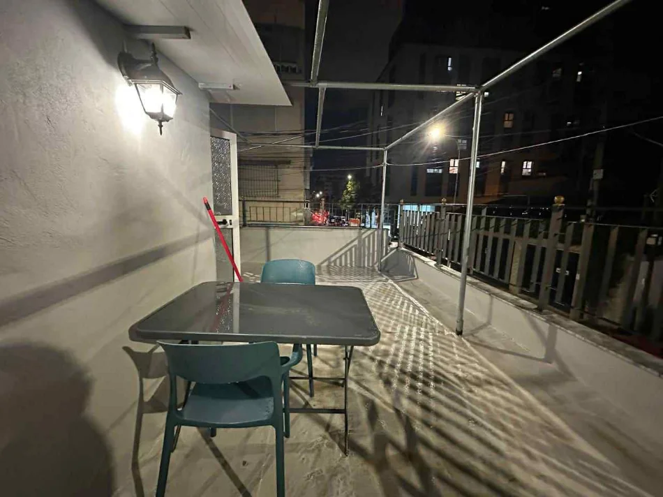 Tirane, jepet me qera apartament 1+1 Kati 0, 50 m² 500 € (Shkolla e Kuqe)