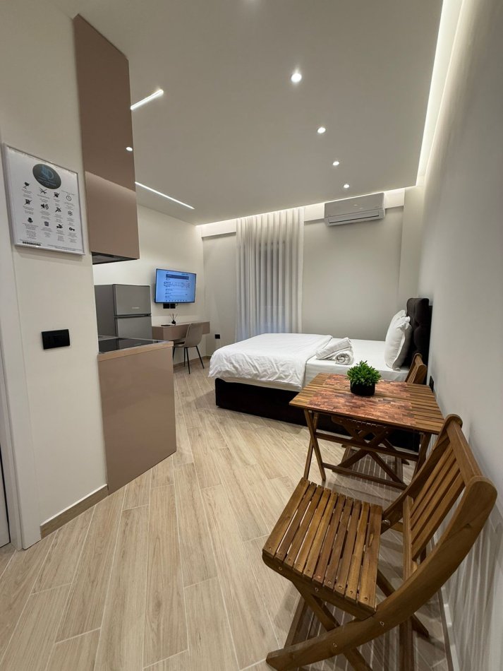 Tirane, jepet me qera garsonier 1+1 Kati 4, 40 m² 450 € (Rruga 5 Maji)