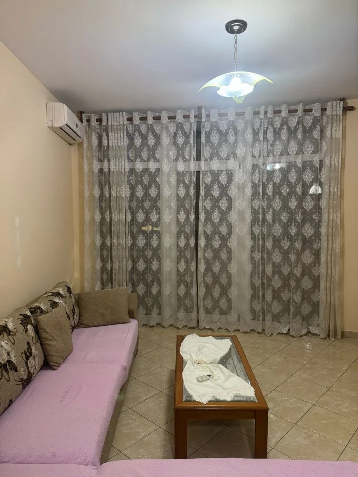 Tirane, jepet me qera apartament 1+1+Ballkon Kati 5, 75 m² 400 € (rruga Don Bosko)