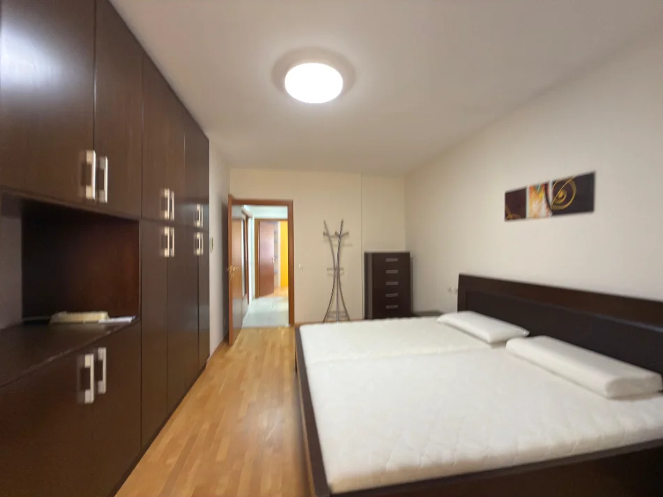 Tirane, jepet me qera apartament 2+1+Ballkon Kati 6, 110 m² 800 € (Rruga Tefta Tashko)