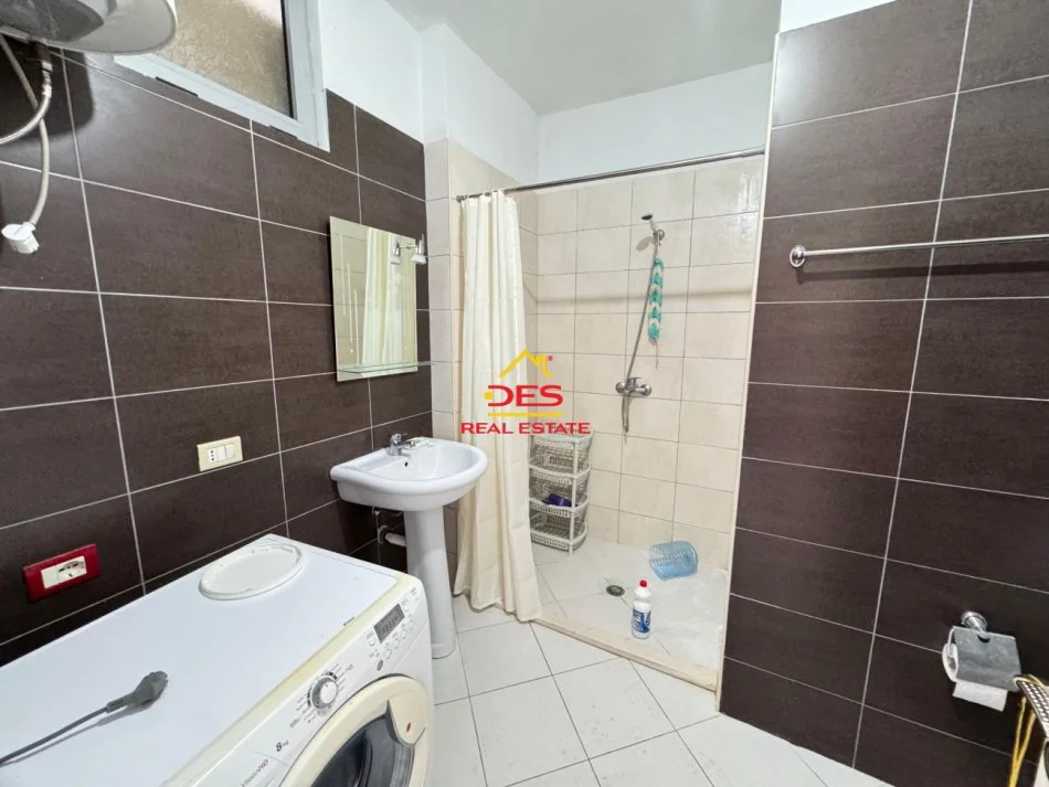 Vlore, jepet me qera apartament 1+1+Ballkon Kati 9, 70 m² 350 € (Rruga Gjergj Arianiti)