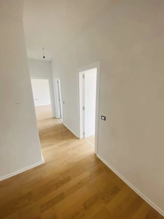 Tirane, shitet apartament Kati 5, 106 m² 1.500 Euro/m2