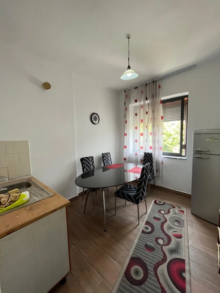 Tirane, shitet apartament 2+1 Kati 2, 65 m² 150.000 € (Rruga e Durresit)
