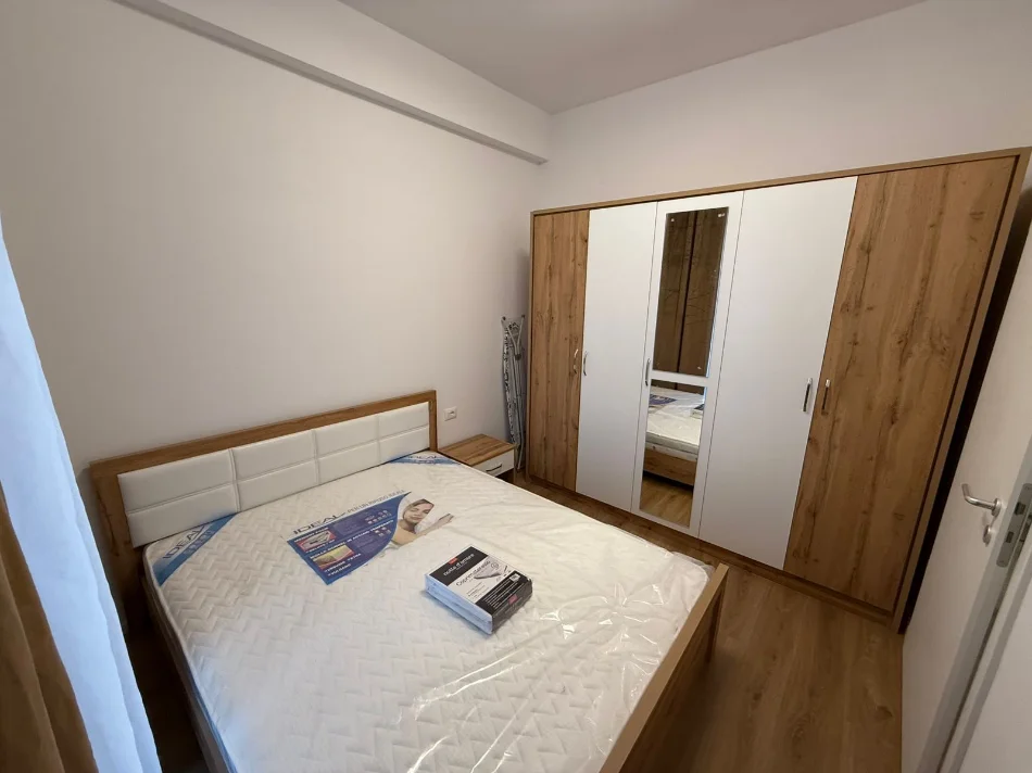 Tirane, jepet me qera apartament Kati 3, 50 m²  450 mije leke.  (Mangalem 21)