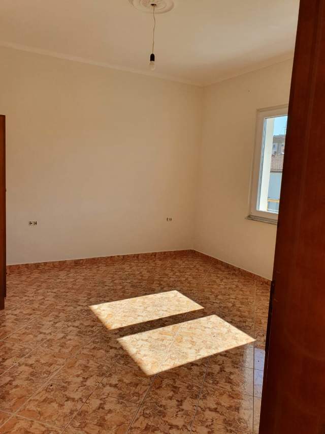 Tirane, jepet me qera Vile 2+1 Kati 3, 100 m² 350.000 Leke (Gramoz Pasha)