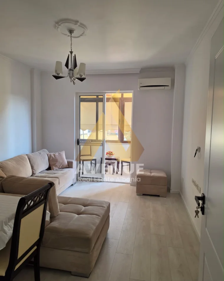 Tirane, jepet me qera apartament 2+1+Aneks+Ballkon Kati 4, 90 m² 700 € (Rruga Vace Zela)