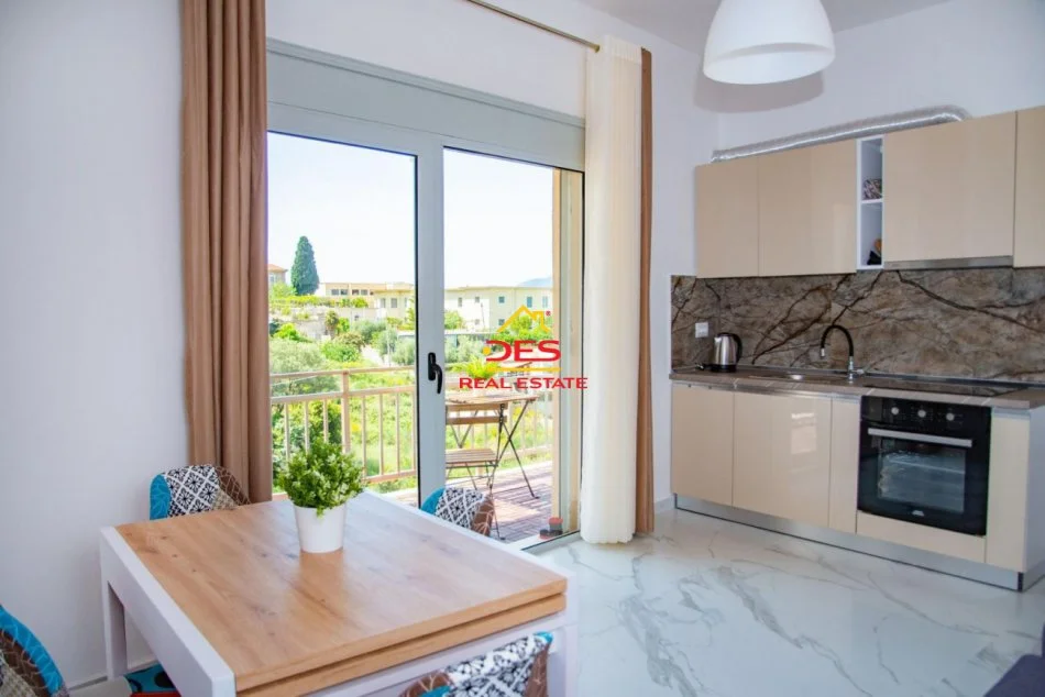 Vlore, jepet me qera apartament 2+1+Ballkon Kati 3, 95 m² 450 € (Rruga dhimitër Konomi)