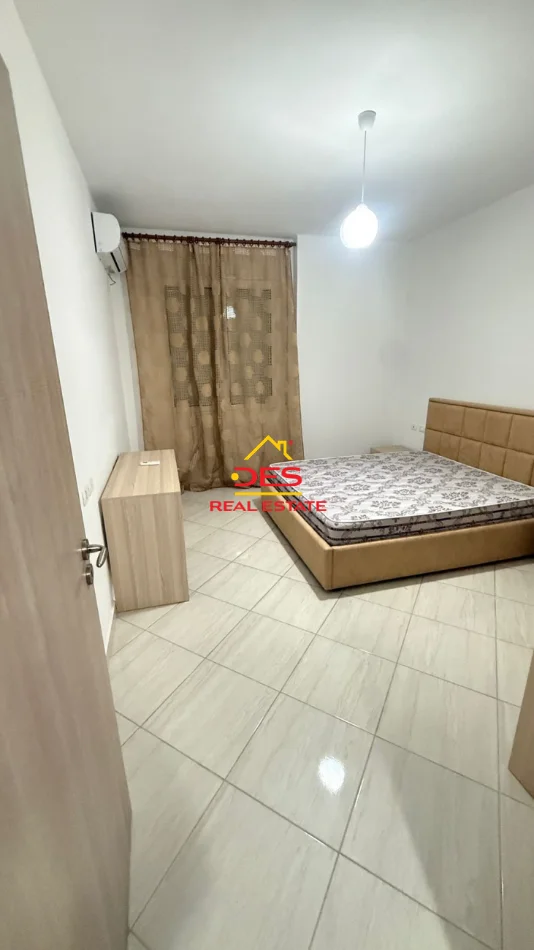 Vlore, jepet me qera apartament 1+1+Ballkon Kati 11, 70 m² 400 € (Rruga Shaban Demiraj)