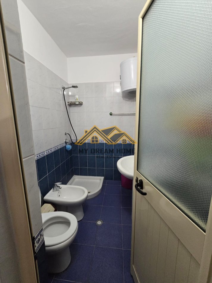 Durres, jepet me qera apartament 1+1 Kati 7, 60 m² 300 € (PLAZH DURRES)